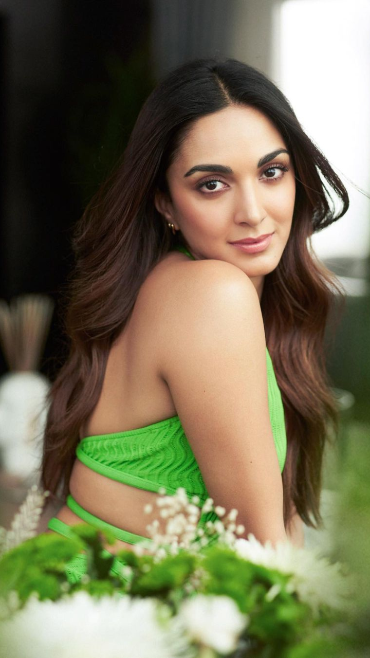 Kiara Advani's Green And Fresh Bodycon Dress Is Perfect For Monsoon Brunch  Date | Zoom TV