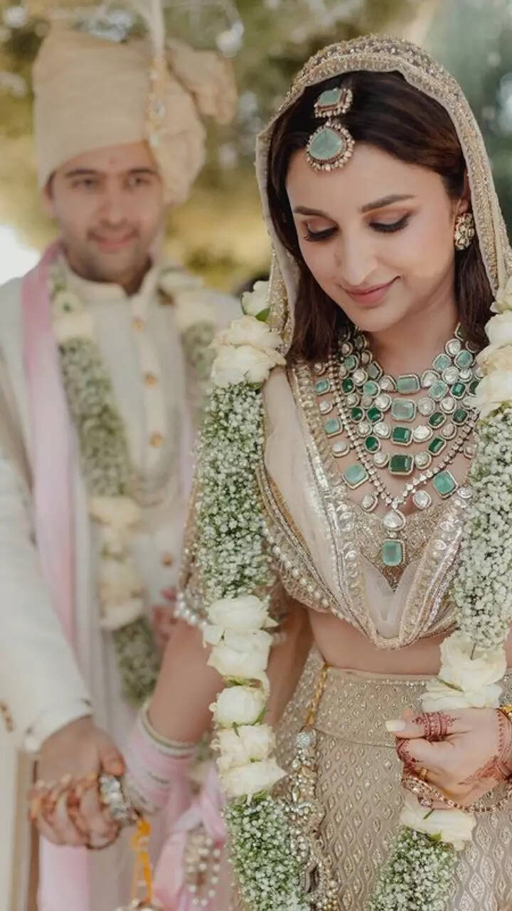 Bride Parineeti Matches Stunning Emerald Jewellery With Golden Lehenga | Times Now Bride Parineeti Matches Stunning Emerald Jewellery With Golden Lehenga | Times Now