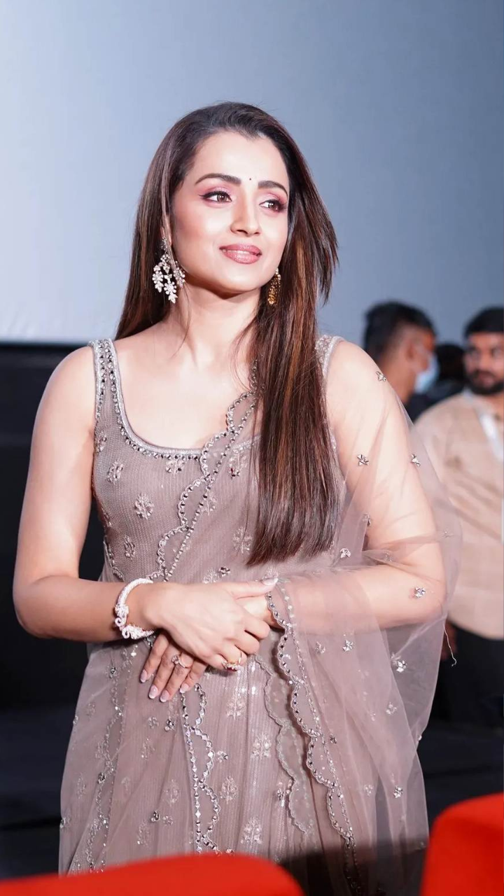 trisha modern dress Karva Chauth 2023: Trisha Krishnan-Approved Ethnic Outfits