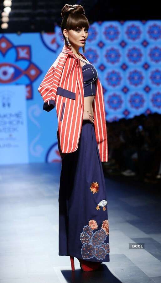 Urvashi Rautela slays the ramp at the Lakme Fashion Week