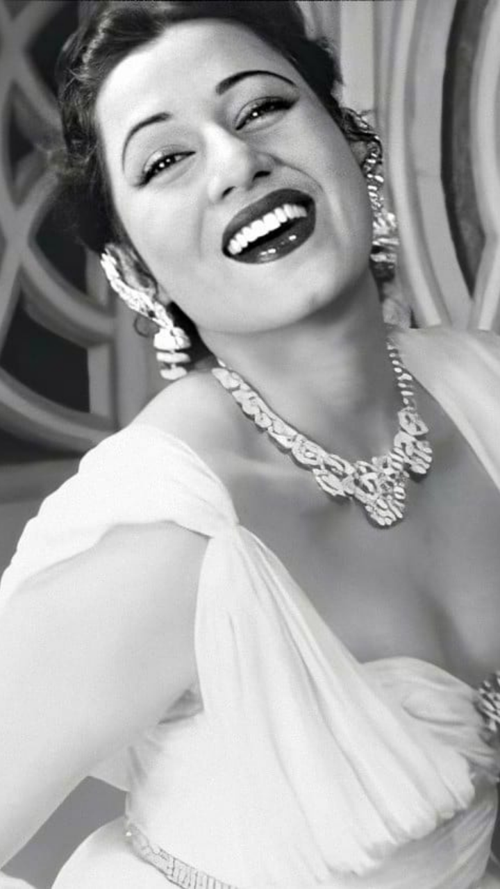 Rare and glamorous photos of Madhubala | Zoom TV, image size:720x1280