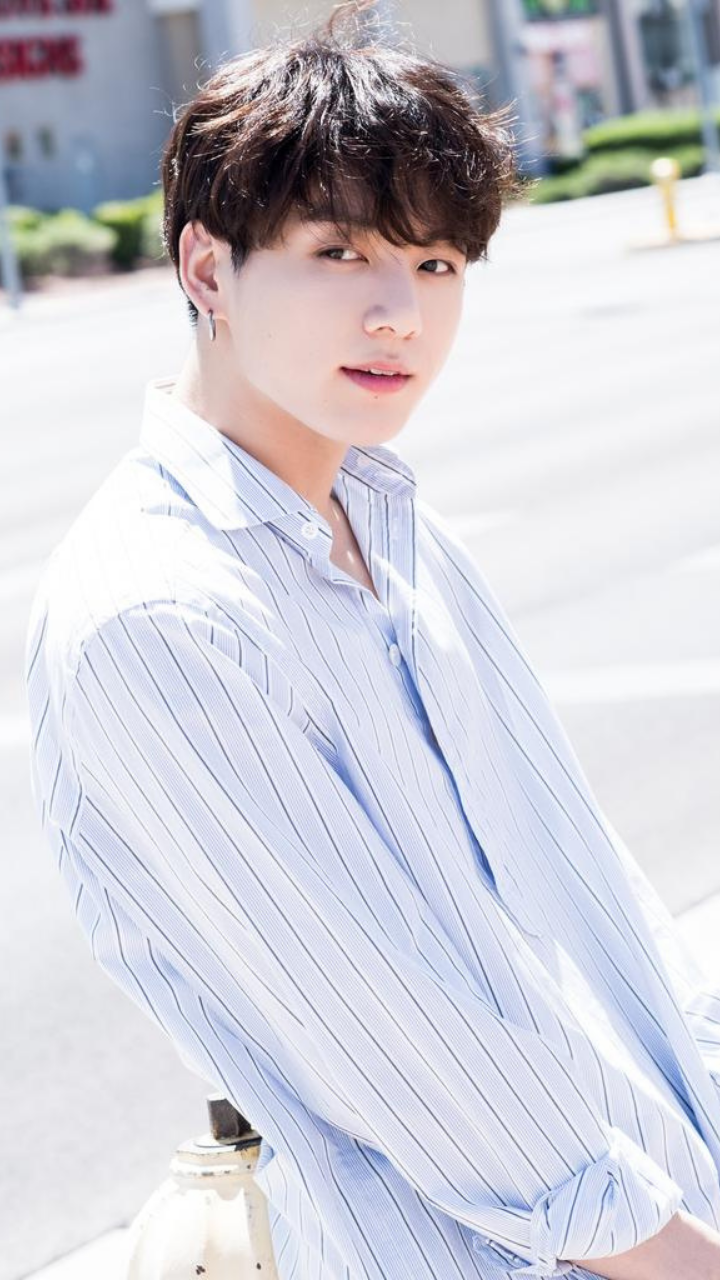 jungkook dress shirt Jeon Jungkook , man wearing blue dress shirt and white bottoms transparent background PNG clipart