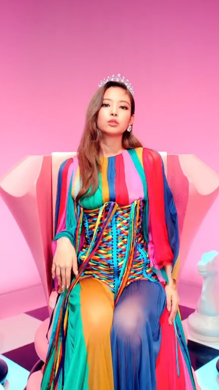 jennie pink dress solo 231006 JENNIE
