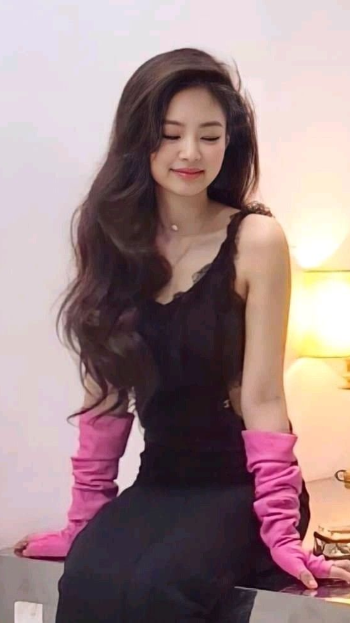 princess polly baby blue dress BLACKPINK's Jennie Wears Vintage Chanel to the Met Gala 2023 — See Photos main image 1