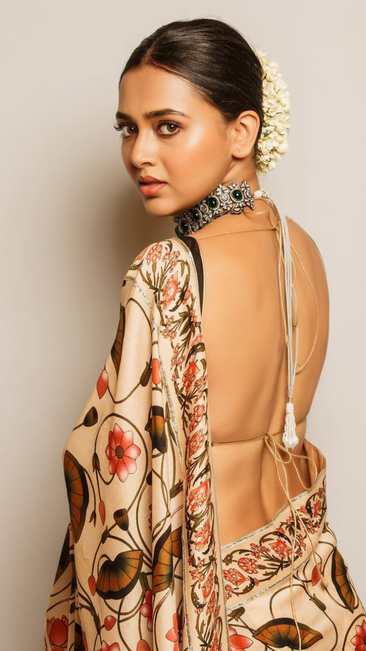Latest backless blouse designs | Backless blouse designs 2022 by your  favourite TV actresses | Zoom TV, image size:720x1280