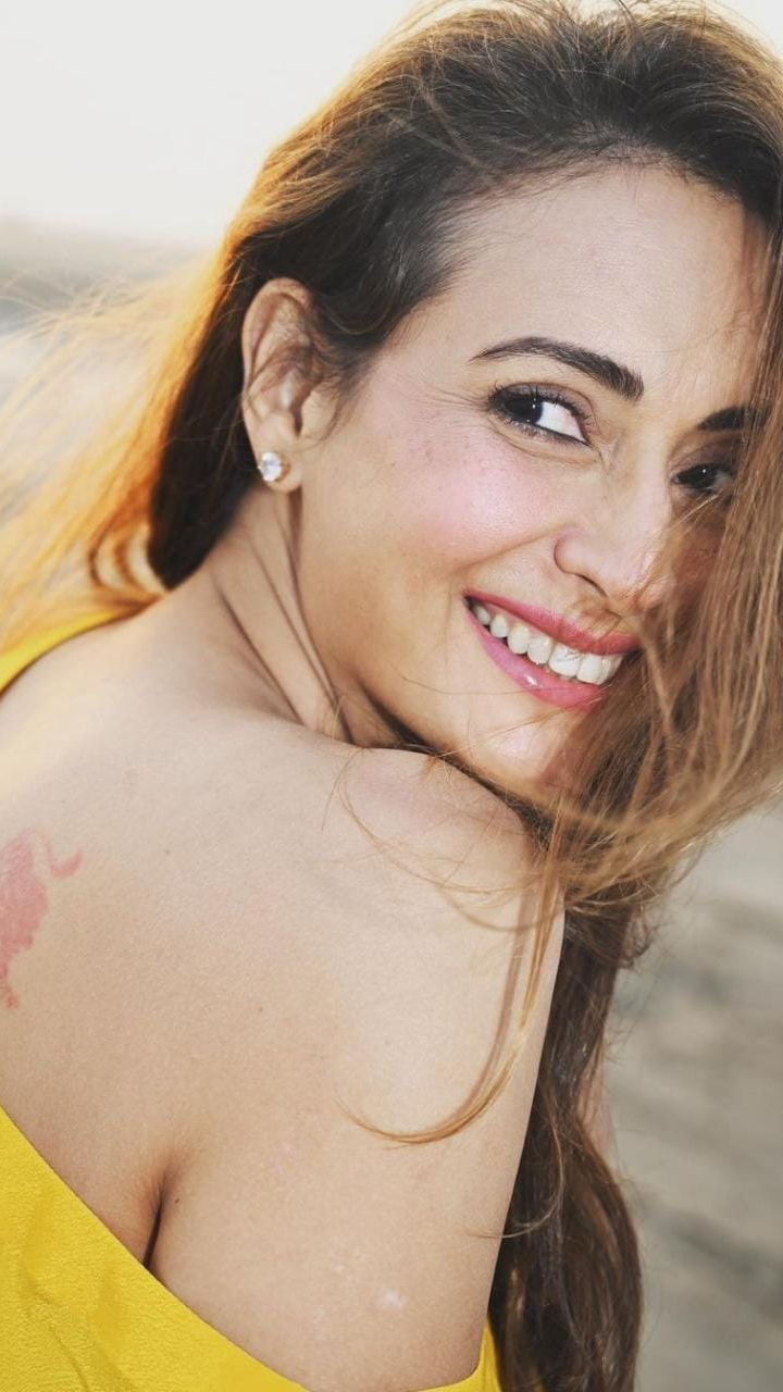 At 42, Mohabbatein fame Preeti Jhangiani flaunts swimsuit, a look at  actress' bold photos | Zoom TV, image size:720x1280