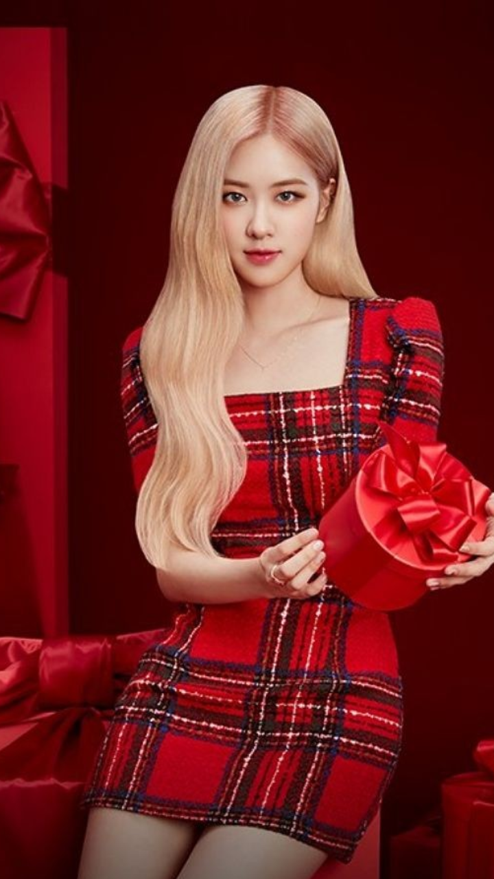 blackpink rose red dress Listen: BLACKPINK's Ros Sings Beautiful Cover Of "The Christmas Song"