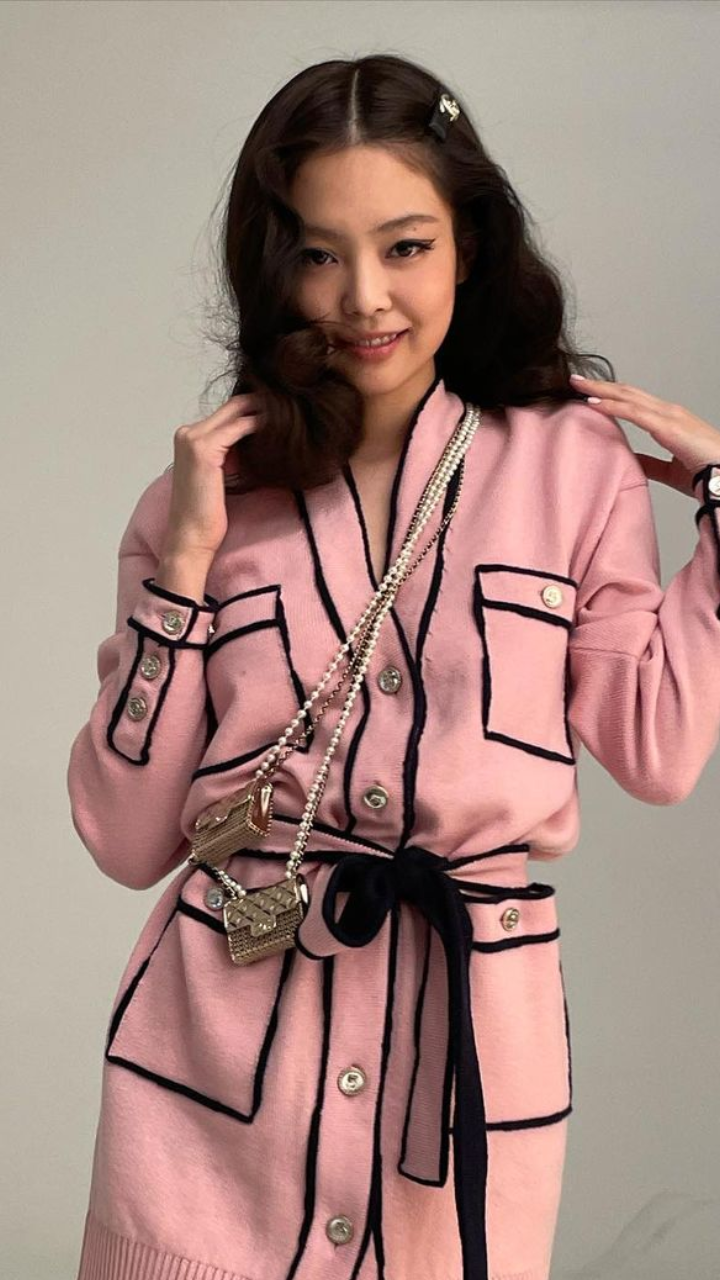 jennie pink dress So obsessed with Jennie's dresses on deadline, especially this pink one Which dress is your favorite? #Blackpink #Jennie #Deadline #Kpop #KpopFashion #KpopConcert , Video from @/fanaccount_lethi