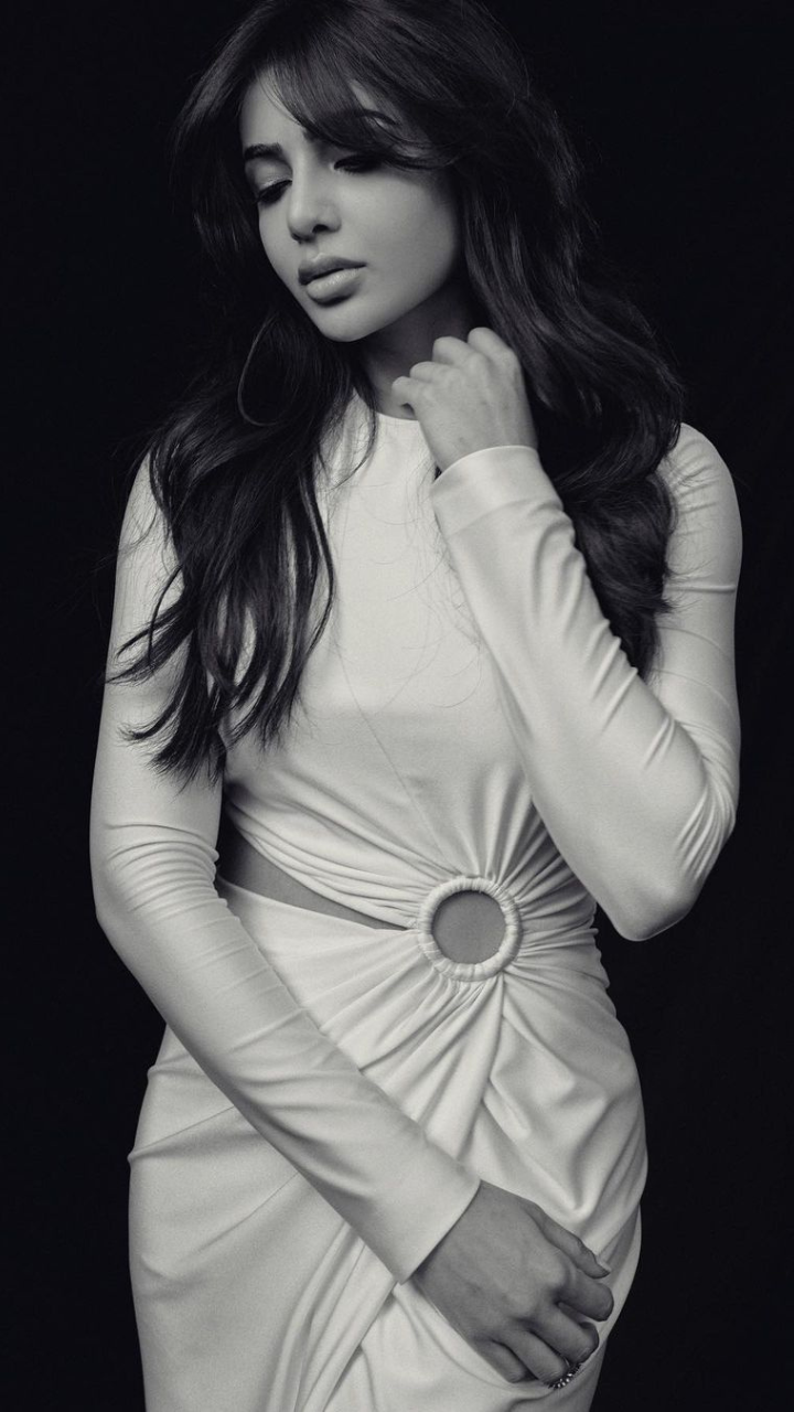 samantha modern dress Samantha Ruth Prabhu redefines elegance in the Zimmermann Illuminate Halter Dress ($950), effortlessly blending sophistication with modern charm. The bold black-and-white stripes enhance her silhouette, while the off-shoulder twisted knot detail and