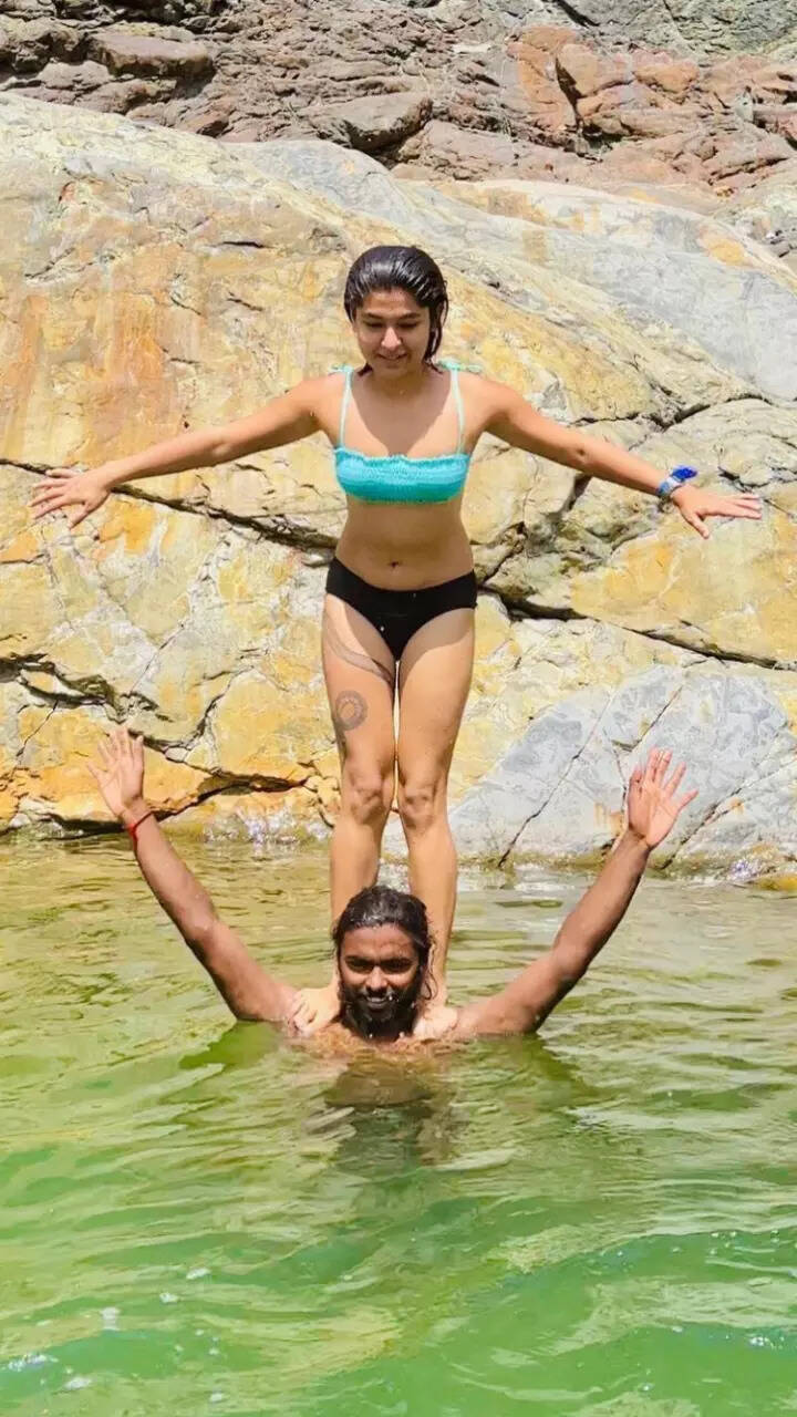 TMKOC Fame Nidhi Bhanushali Aka Sonu Bhide Beats The Heat In Bikini | Times  Now