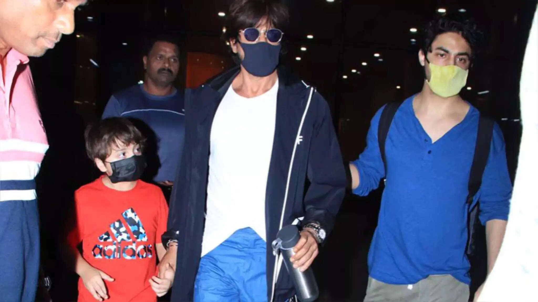 Aryan Khan shields his father Shah Rukh Khan as a fan tries to grab the ...