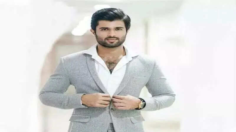 Vijay Deverakonda: I texted Sara Ali Kha...