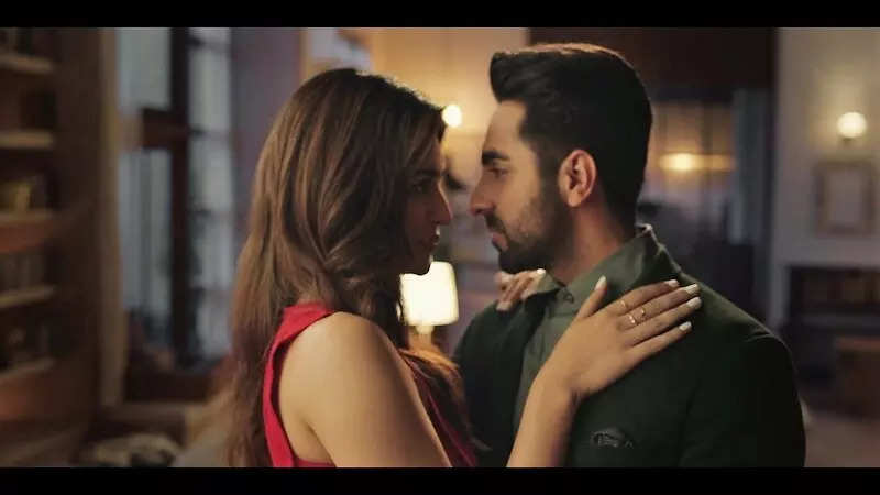 Ayushmann Khurrana and Kriti Sanon dance...
