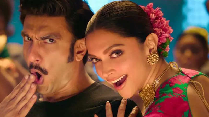 Ranveer Singh grooves with Deepika Paduk...