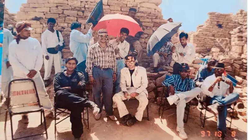 Ajay Devgn posts unseen pic with Saif Al...