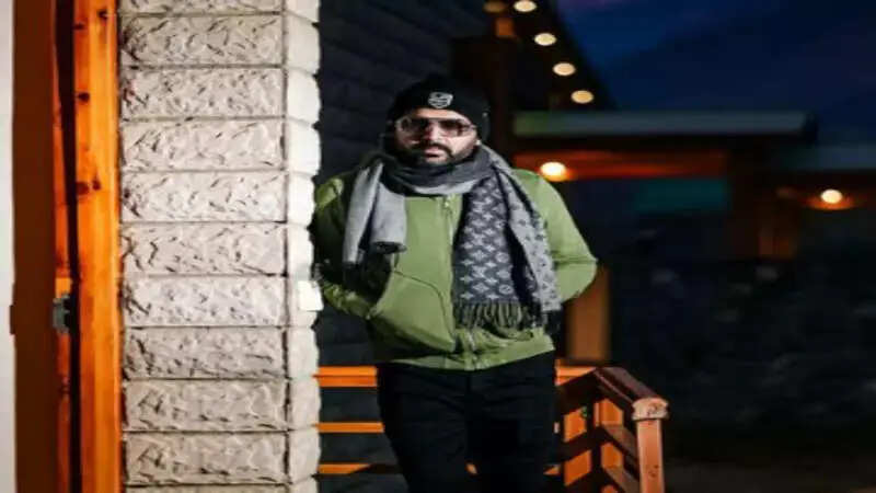 Kapil Sharma shares solo pictures from H...