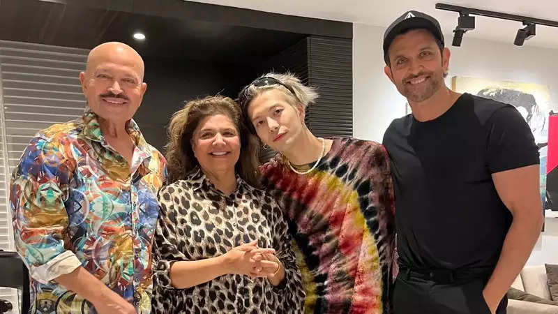 Hrithik Roshan, along with Rakesh Roshan and Pinkie Roshan meet K-pop ...