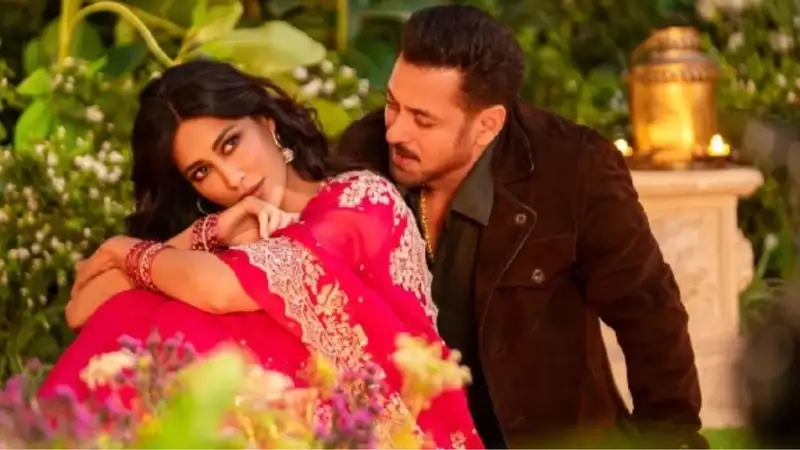 Salman Khan drops teaser of new song 'Chand Dekh Lena' from Maatrubhumi, featuring Chitrangda Singh