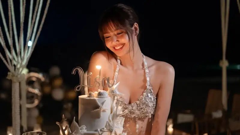 Blackpink's Lisa marks 29th birthday in style, shares gorgeous beachside pics