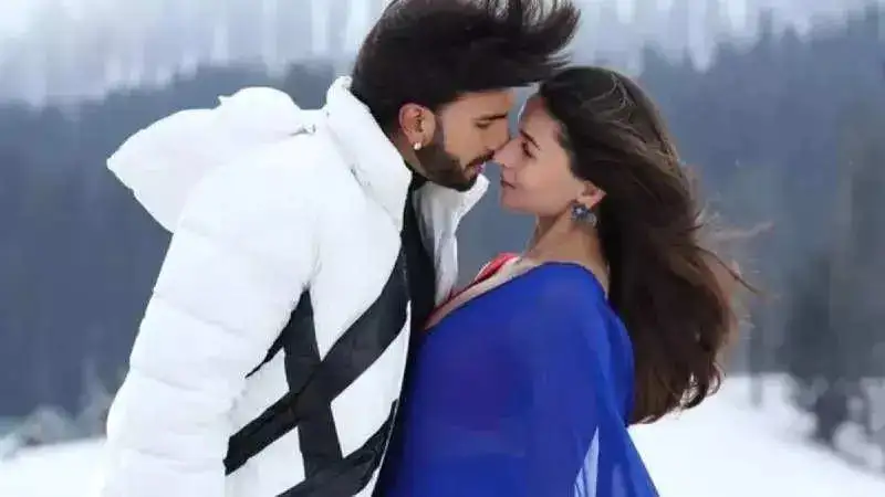 'Tum Kya Mile' to 'Bolna,' 8 romantic Hindi songs with winter vibes