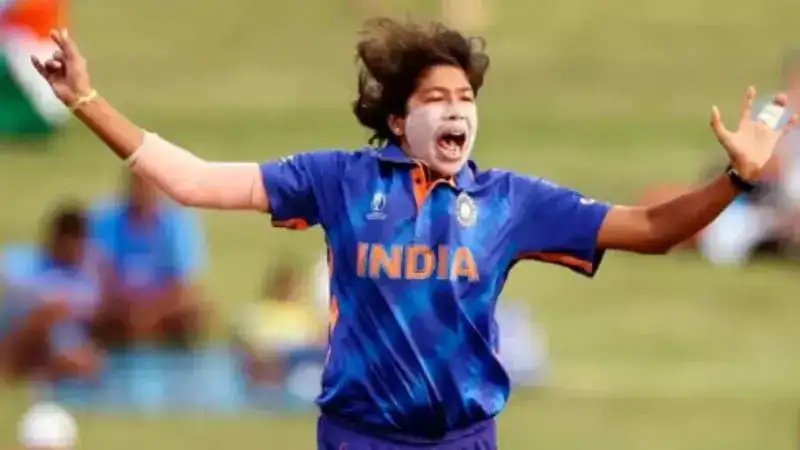 Anushka Sharma lauds Jhulan Goswami; pens note as the 'legend' cricketer retires from International cricket