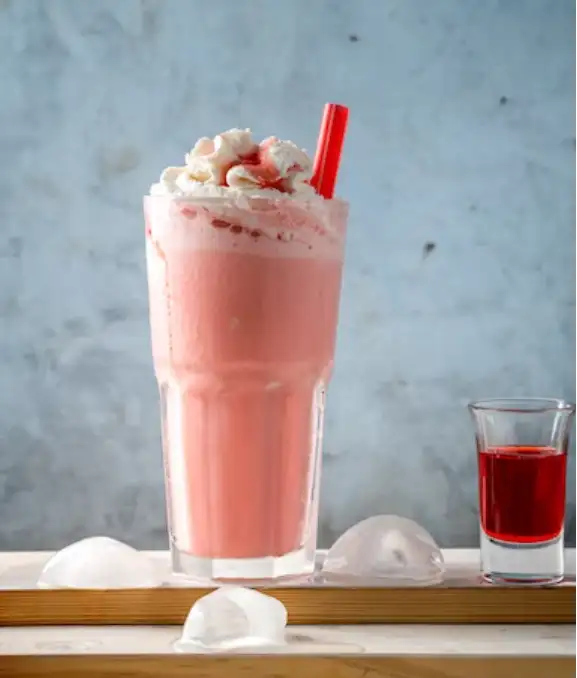 strawberry  ilkshake unsplash