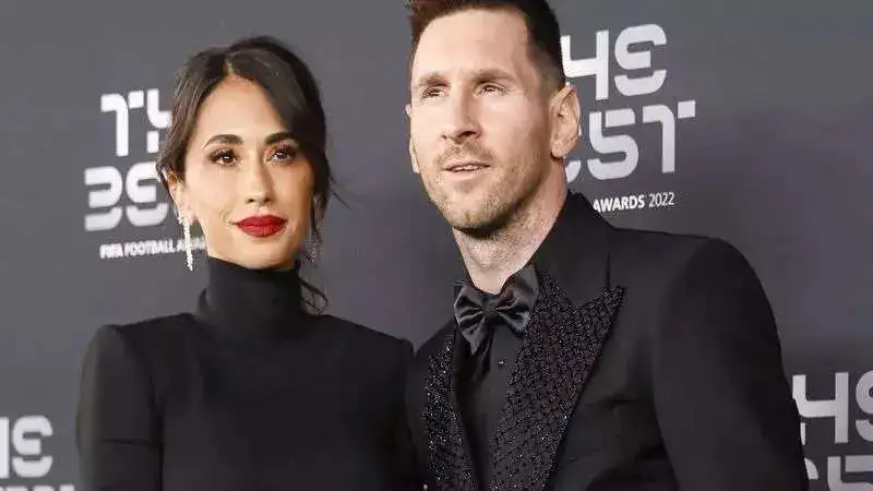 Lionel Messi threatened with 14 gunshots in his wife's store