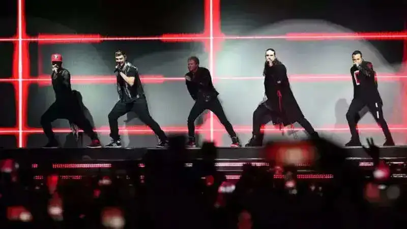 Backstreet Boys' AJ and Kevin throw their pants at Mumbai concert crowd