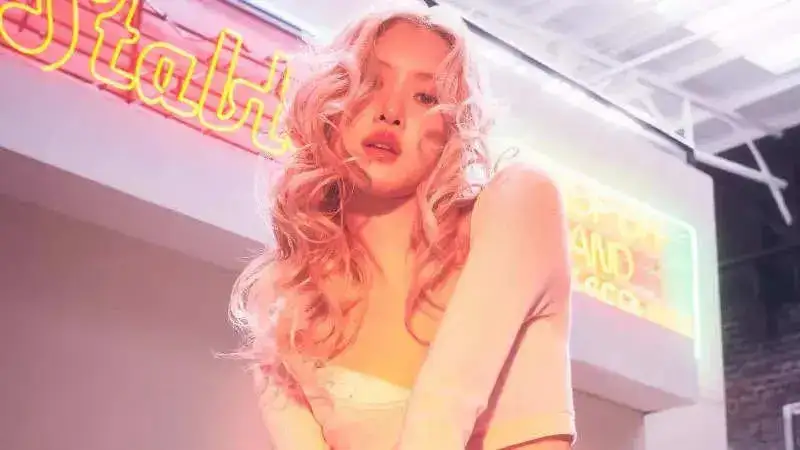 BLACKPINK’s Rosé officially joins The Black Label. Deets inside