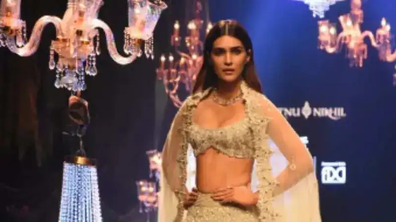 Kriti Sanon stuns on the runway in an ivory colour lehenga by designer duo Shantanu & Nikhil