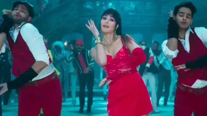 Phone Bhoot's first song, 'Kinna Sona' has Katrina Kaif looking fiery hot