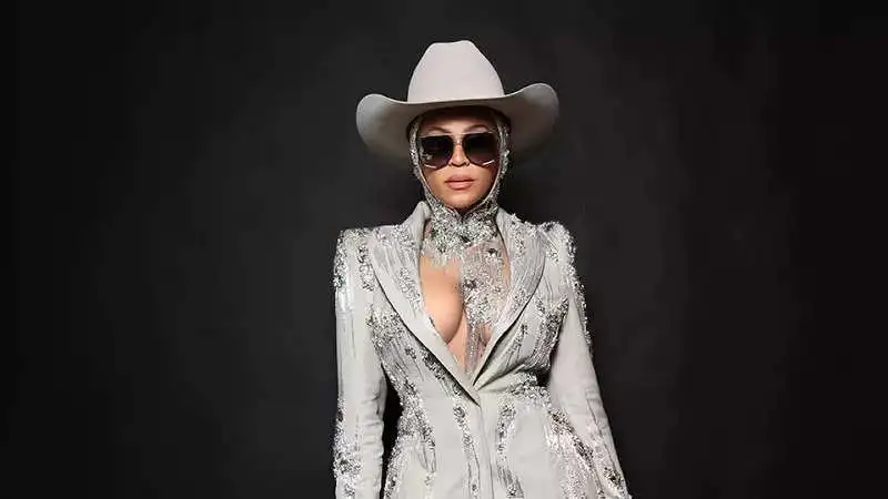 Beyoncé's bold version of Dolly Parton's 'Jolene' is a smashing hit! Listen to the song now