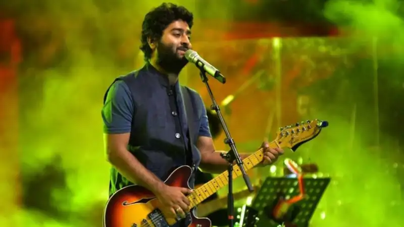 Arijit Singh marks first live performance post retirement, joins Anoushka Shankar on stage