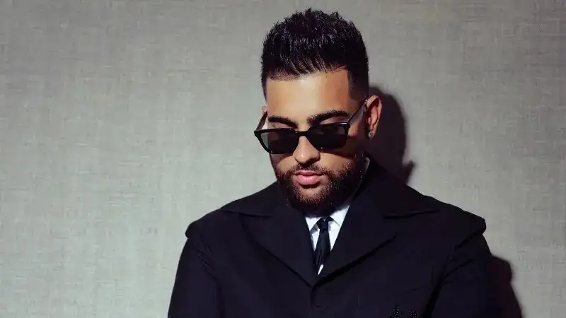 Karan Aujla pays ₹22,000 in fines for Mumbai auto drivers, wins hearts online