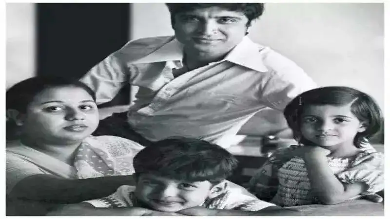 Zoya Akhtar shares her childhood memory with the beloved family; Shweta Bachchan calls it “adorable”