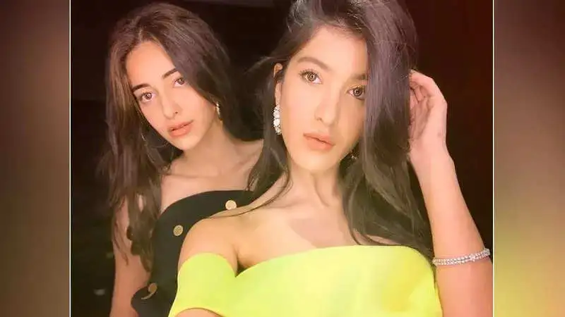 Shanaya Kapoor reacts in awe to her BFF Ananya Panday's seductive photo session.