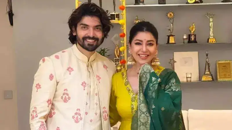 Debina Bonnerjee looks exquisite as she poses for mehendi photos ahead of Karwa Chauth