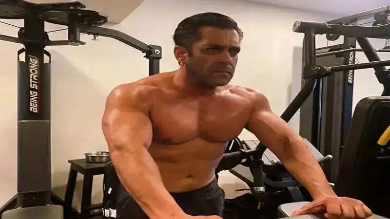 Salman Khan shares a picture of his ripped body from the gym; Fans react!