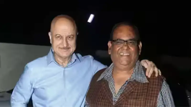 Anupam Kher is unable to accept Satish Kaushik's death, keeps trying to call him reveals Rumi Jaffery