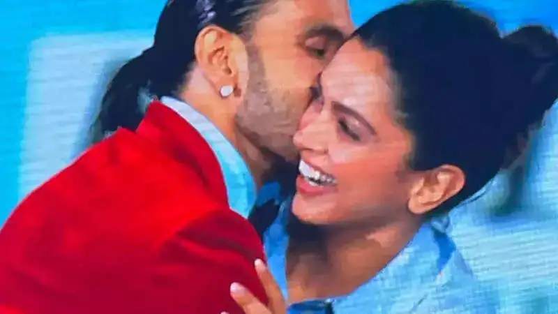 Ranveer Singh and Deepika Padukone have #DeepVeer fans going aww with new social media post