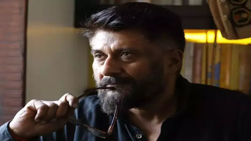 Vivek Agnihotri mocks Deepika Padukone and Shah Rukh Khan's song Besharam Rang