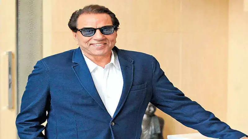 “Main udaas nahi hu”, clarifies Dharmendra after reciting a poem