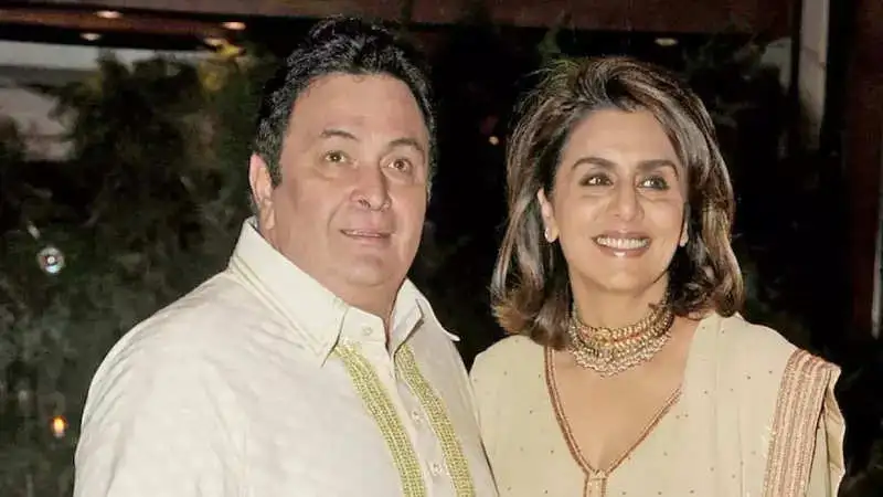 On her anniversary, Neetu Kapoor shares an old pic with Rishi Kapoor, Riddhima and Ranbir Kapoor