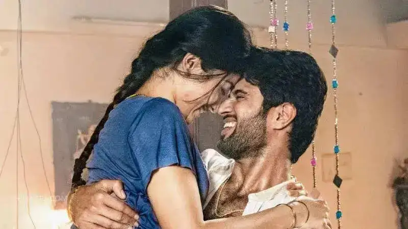 Rashmika Mandanna blushes as Vijay Deverakonda's fans chant 'Vadina' at an event