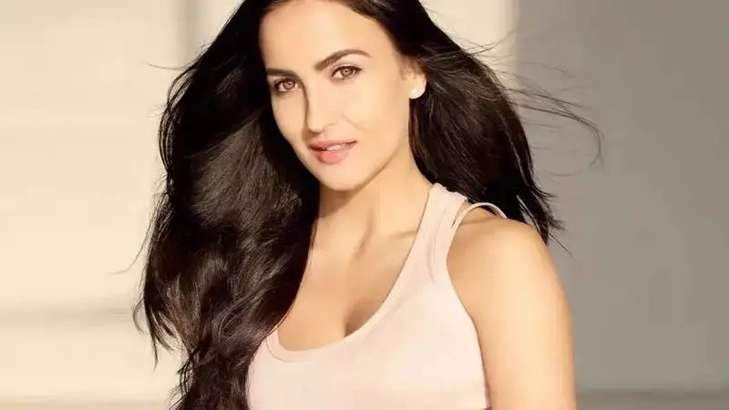 Elli AvrRam shows off her acting skills in the teaser of her new short film