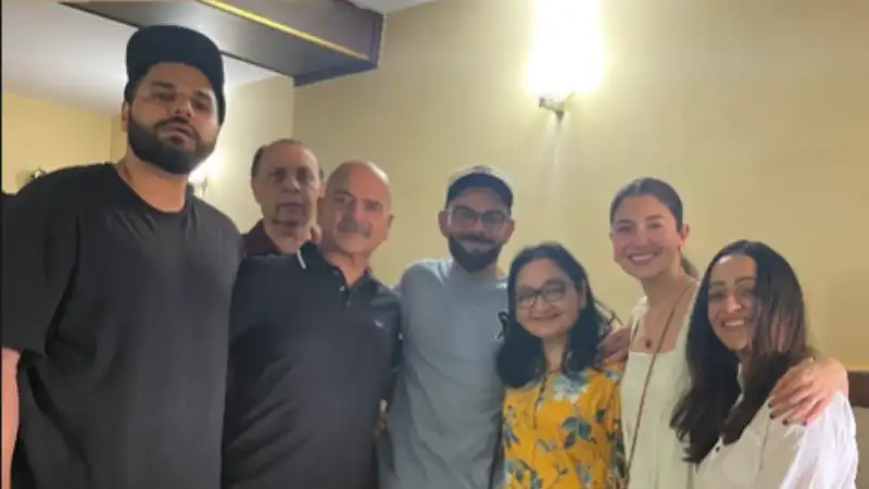 Virat Kohli joins Anushka Sharma, her family for South Indian lunch in Bangalore. See pics