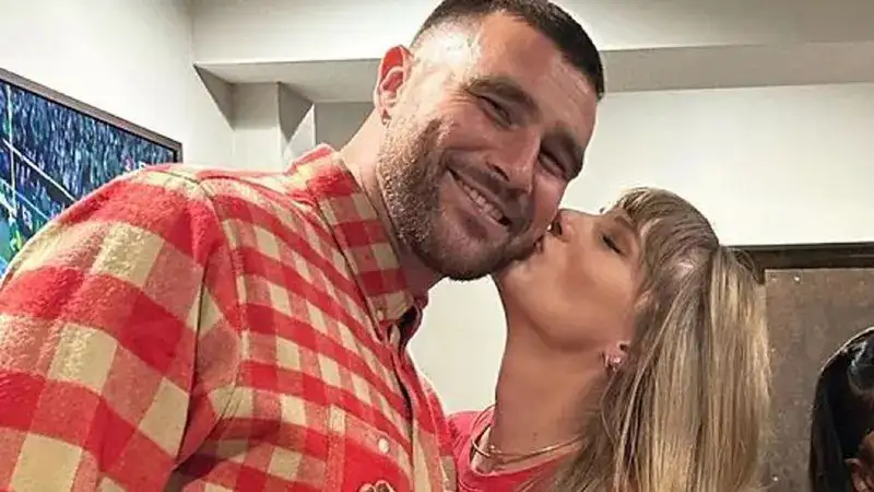 Travis Kelce hints at new music by beau Taylor Swift