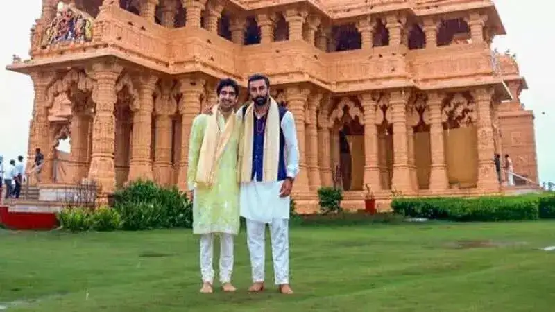 Ranbir Kapoor and Ayan Mukerji celebrate ‘Brahmastra’ success by visiting Somnath temple