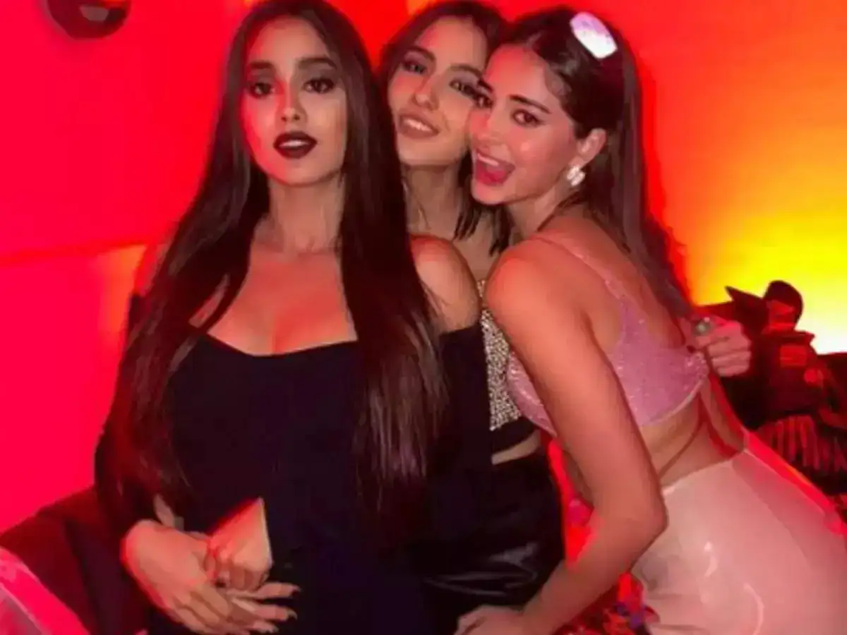 Ananya Panday with Janhvi Kapoor and Sara Ali Khan