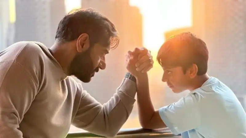 'Ek ladai jisey har baap haarna chahta hain' Ajay Devgn's arm-wrestle match with Yug is too cute